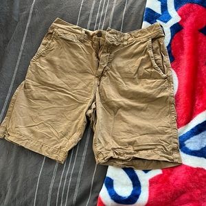 American Eagle brown light weight khaki shorts waist size is 34 inches